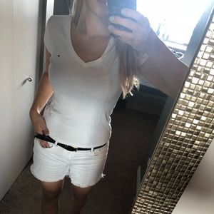 White tommy hilfinger shirt